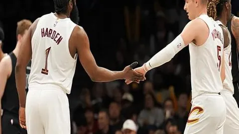 巅峰对决：科隆迎战RB莱比锡！卡明斯基、克劳斯领衔首发，劳姆、古拉西奇强势出击！